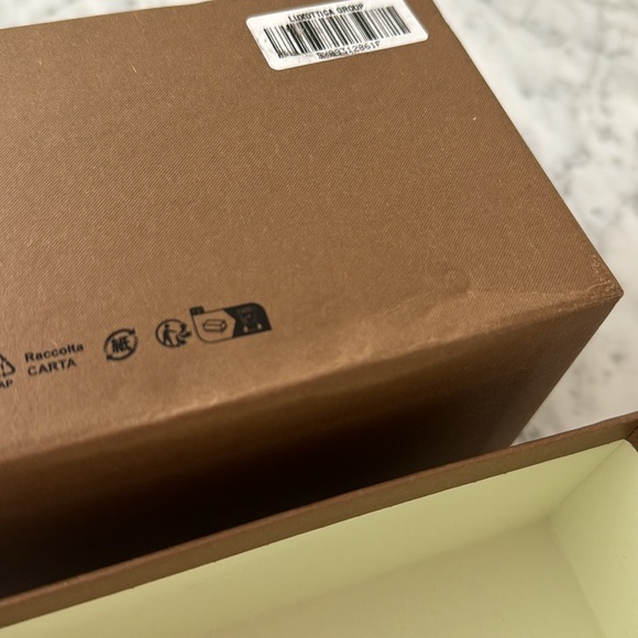 Burberry sunglasses box (empty) - Picture 5 of 5